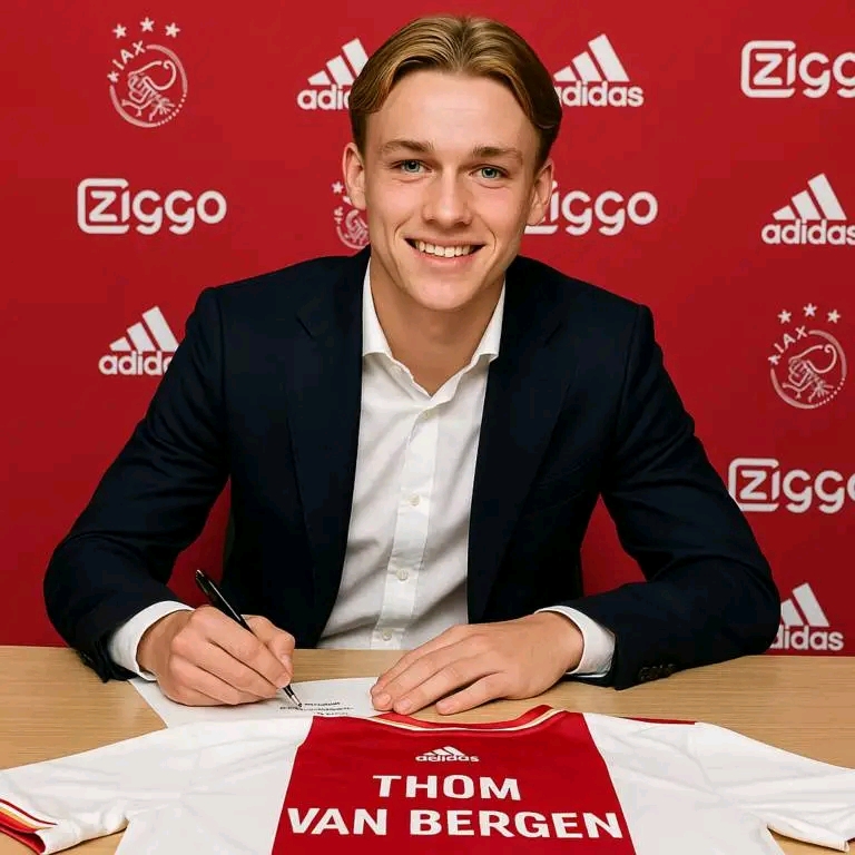 Officieel Bezegeld en Afgerond: Thom van Bergen Tekent Driejarig Contract bij Ajax Amsterdam na het Afwijzen van Aantrekkelijke Aanbiedingen van PSV, Manchester United en Chelsea