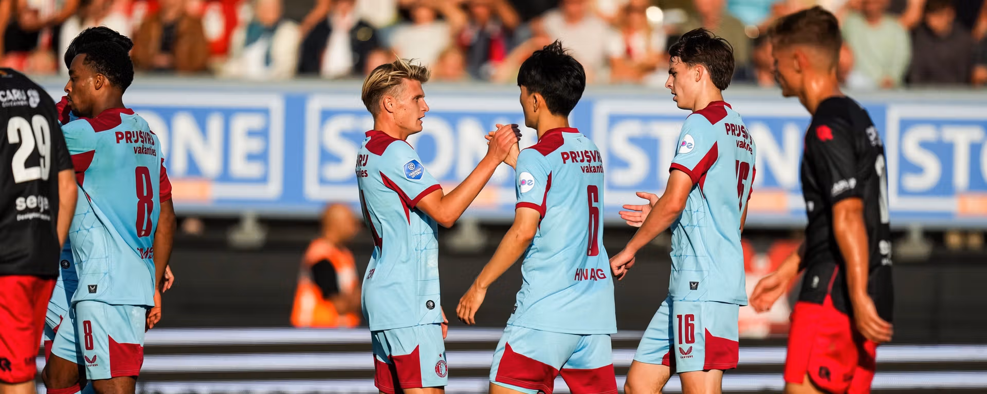 FEYENOORD SCHITTERT OP ROTTERDAMSE BODEM: MACHTSVERTOON IN DE STAD — GROTE OVERWINNING OP WOUDSTEIN VERSTERKT…