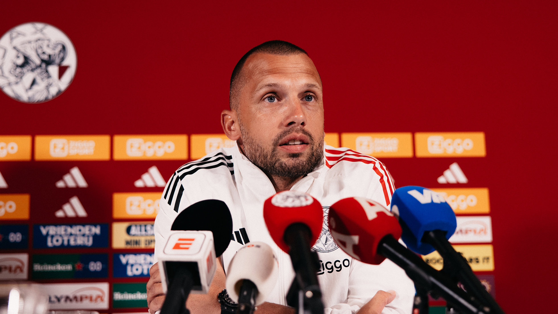 Heitinga bevestigt: ‘Itakura zal zijn debuut maken tegen Go Ahead Eagles…