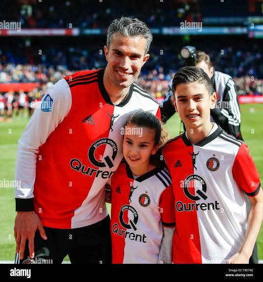 Een Erfenis in de Maak: Robin van Persie Verrast Rotterdam met…