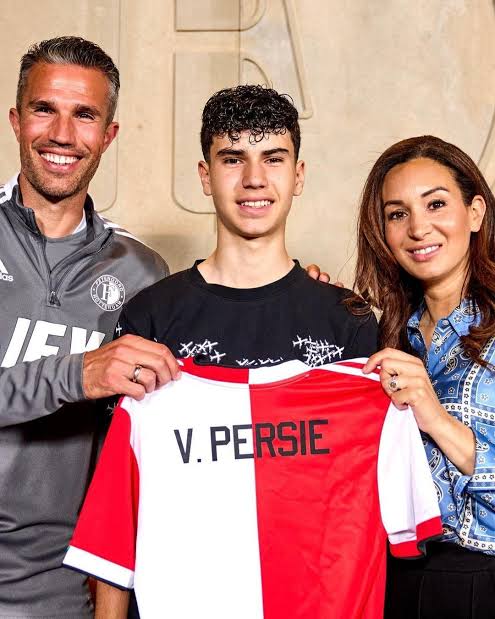 Als vader, zo zoon: Robin van Persie’s zoon kiest voor Feyenoord met…
