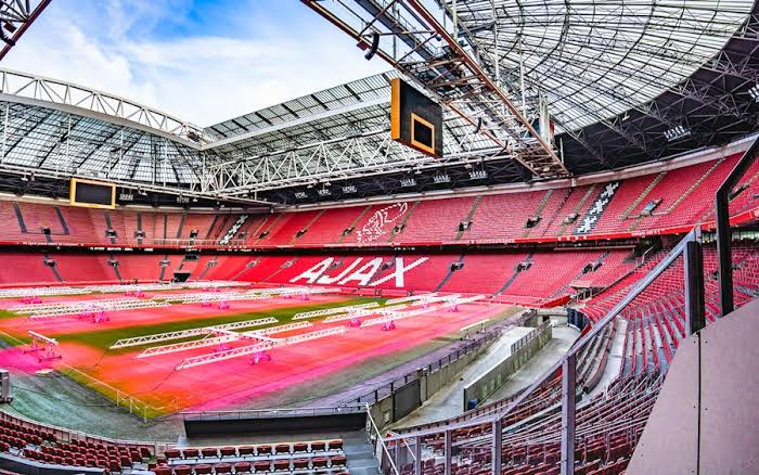 Het Eindsignaal? Nee, de Laatste Take: Hoe een Hollywoodstudio Ajax’ Gedurfde Sprong naar de Toekomst van Sport Regisseert…