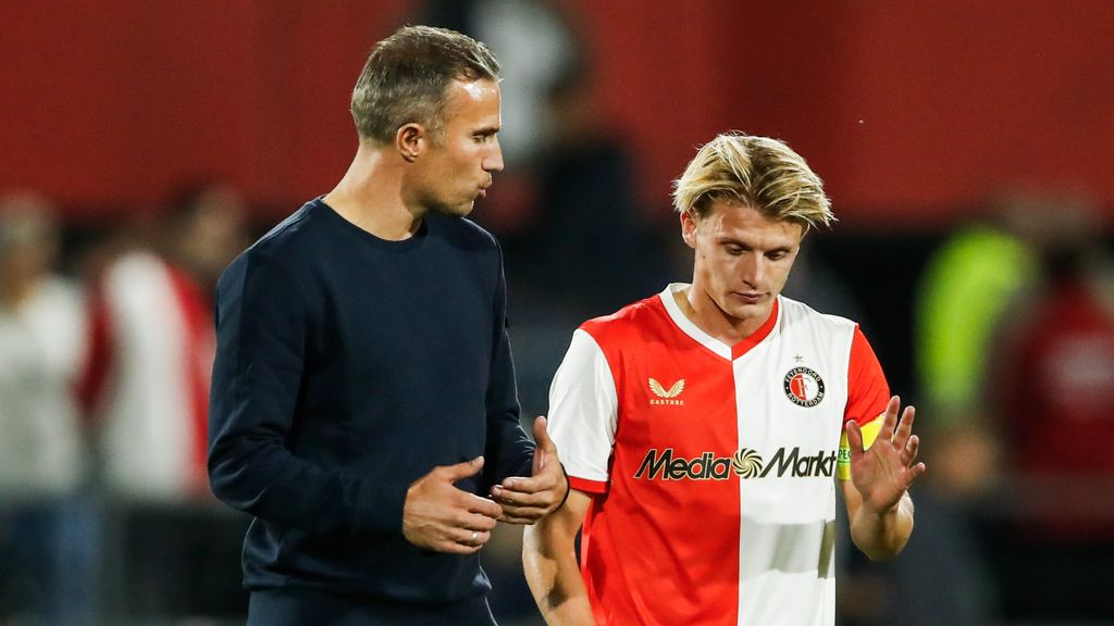 Steijn Woedend en Van Persie Zichtbaar Boos: Crisisoverleg bij Feyenoord Ontploft, Hevige Discussie…