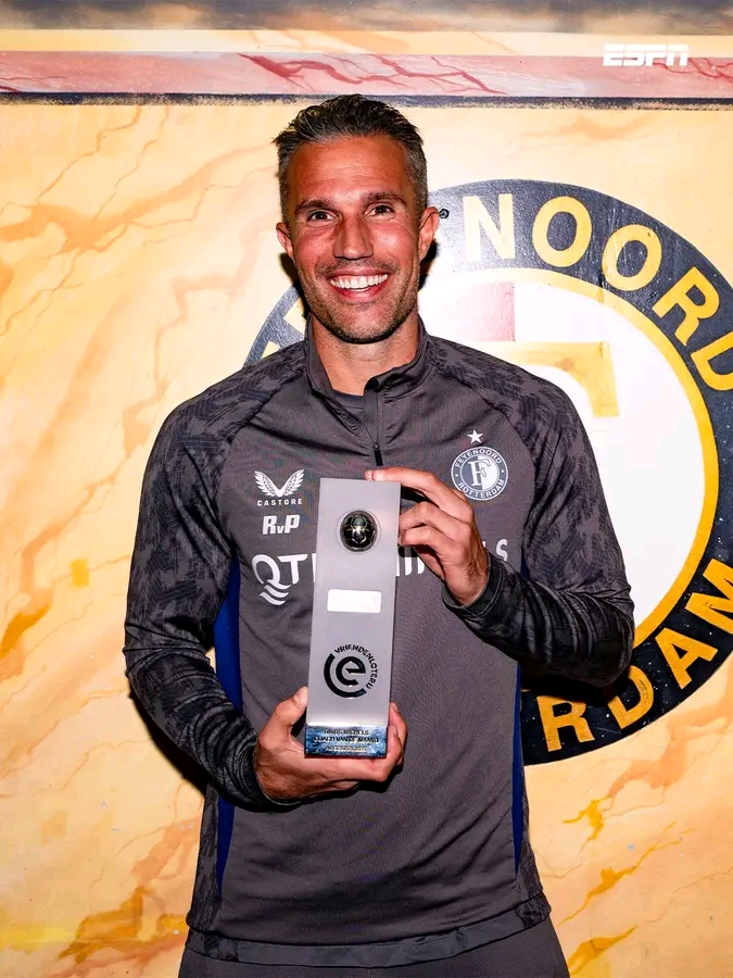 Robin van Persie bekroond tot VriendenLoterij Eredivisie Coach van de Maand augustus, een mijlpaal…