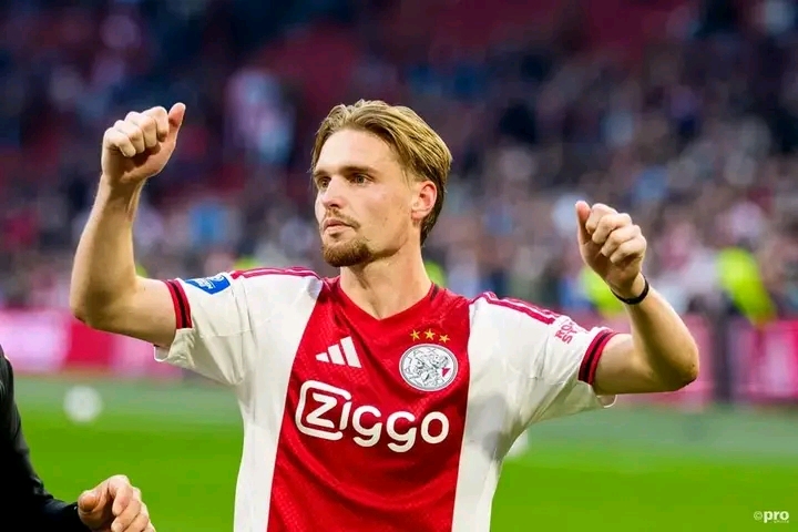 Kenneth Taylor Weerlegt Harde Kritiek op Ajax na Benauwde Zege…