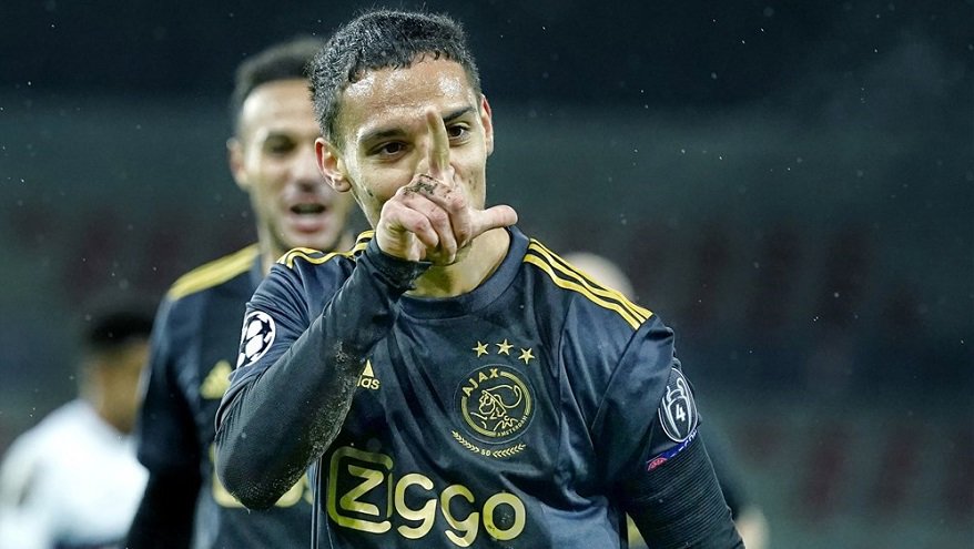 “Na een zenuwslopende strijd vol druk, gemiste kansen en tactische aanpassingen herstelt Ajax eindelijk het geloof en doet het de critici…