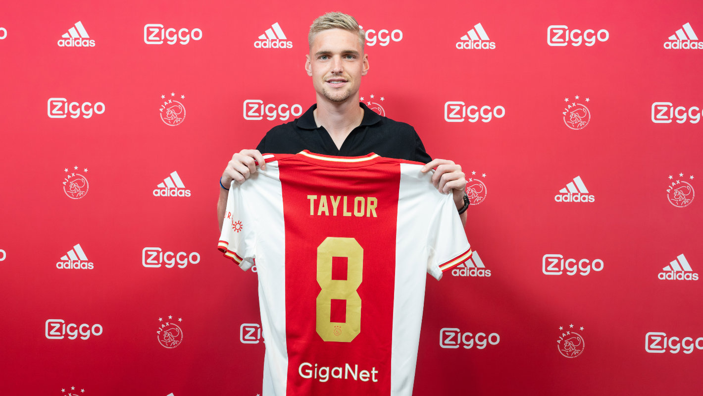 Kenneth Taylor doorbreekt stilzwijgen: ‘Mijn toekomst bij Ajax hangt aan een zijden draadje’…