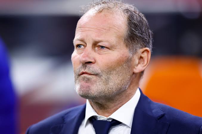 Breaking News: Danny Blind stapt op als commissaris bij Ajax te midden van…