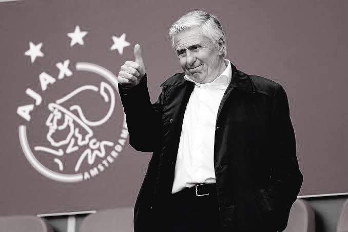 “Mr. Ajax Forever: Wereld Rouwt om Overlijden van Sjaak Swart, Het Eeuwige Gezicht van Ajax”…