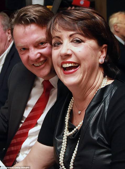 Breaking News: Louis van Gaal en Familie Doorbreken Stilte en Ontkrachten Publiekelijk de Schokkende…