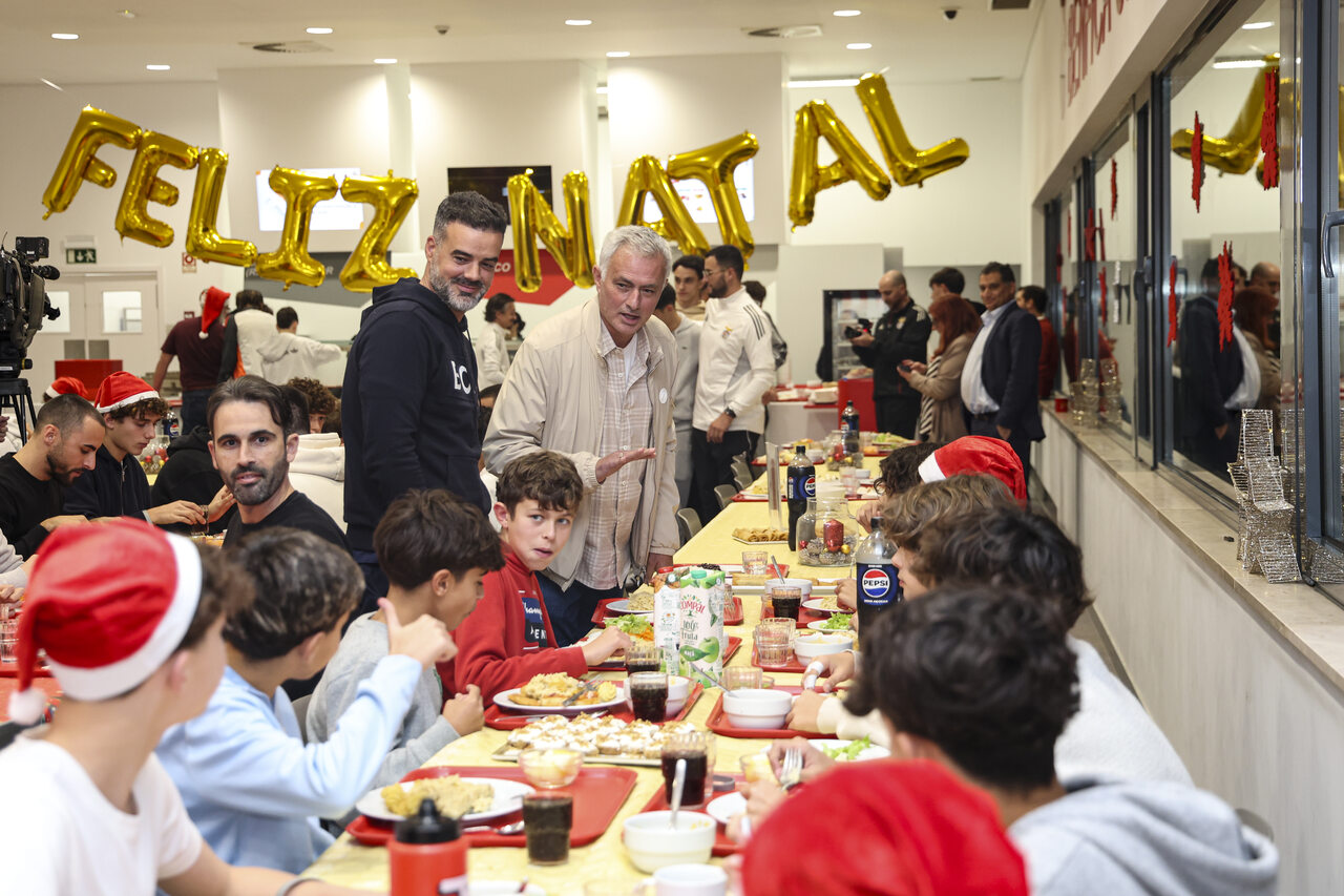 Moldando o Futuro das Águias: Por Dentro do Jantar de Natal do Benfica que Une a Formação à ….