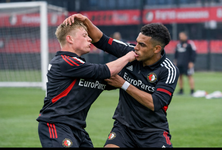 Escalerende Spanningen bij : Trainingsincident tussen Leo Sauer en Ayoub Ouarghi leidt tot interne onrust, disciplinaire ingreep en…