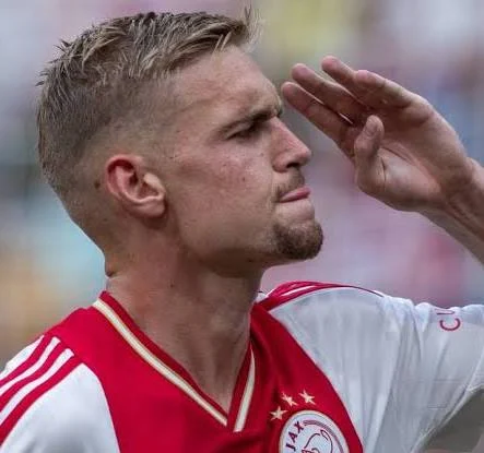 Kenneth Taylor: Ajax-ster op de drempel van de Nederlandse Voetballer van het Jaar-titel…