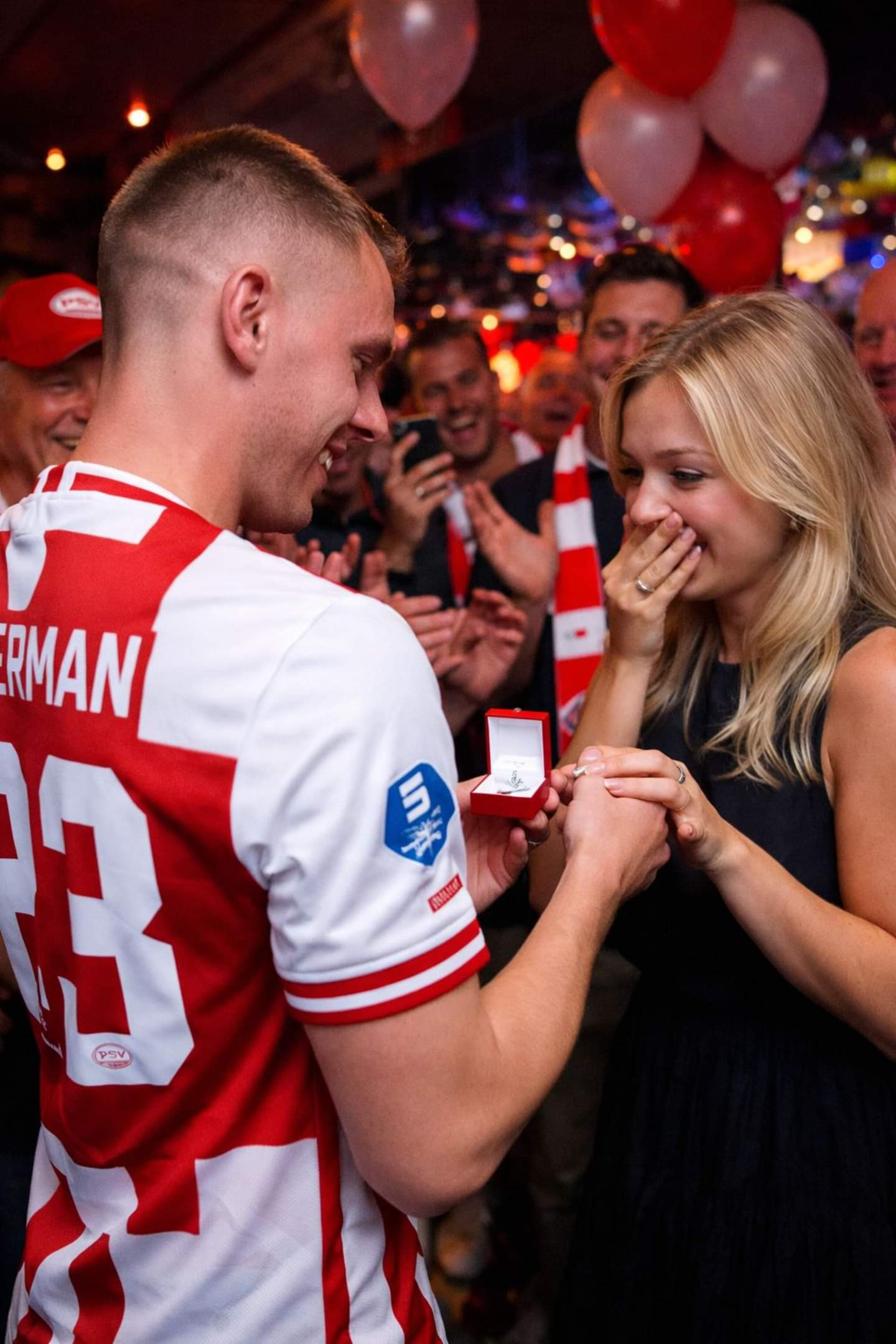 Bruiloft in PSV: De club in extase – Het Philips Stadion staat stil van vreugde terwijl populairste middenvelder Joey Veerman zijn geliefde verlooft…