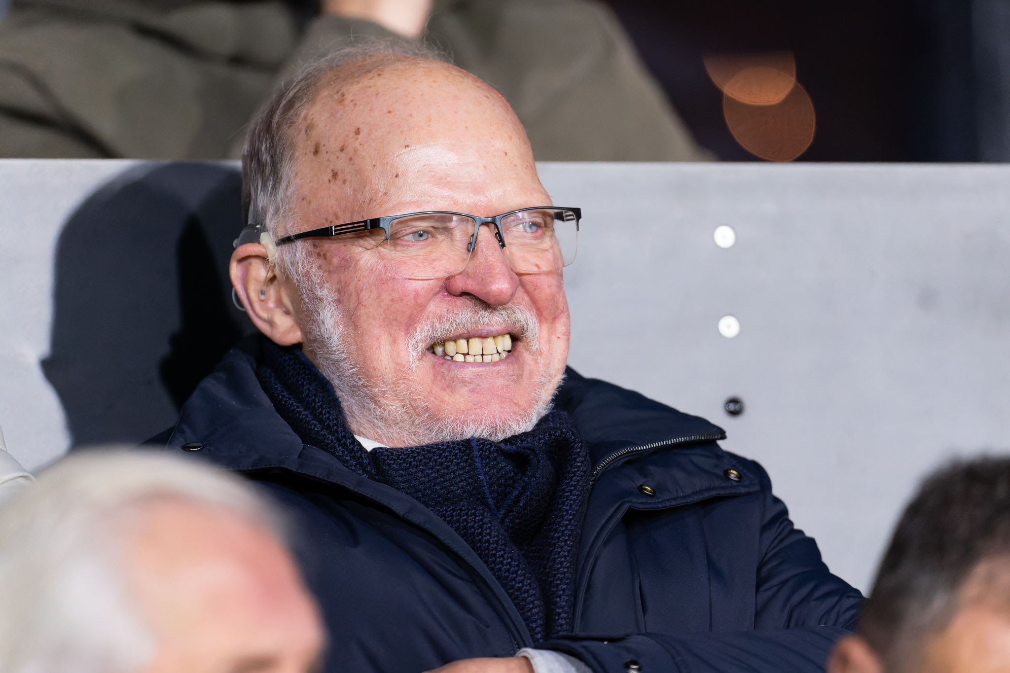 PSV bevestigt: Legendarische Willy van de Kerkhof leeft nog – geruchten over overlijden blijken ongegrond