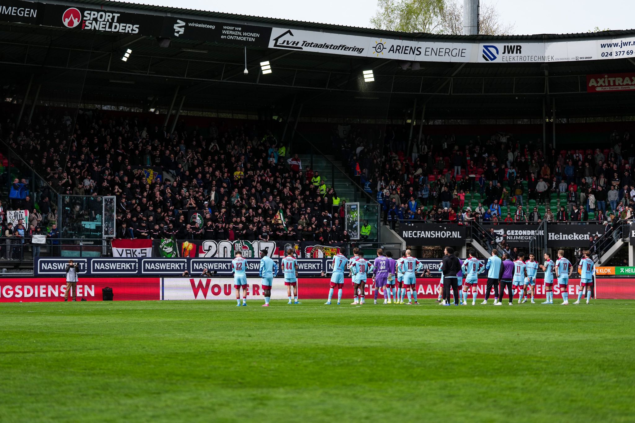 Feyenoord bedankt trouwe fans na intens uitduel