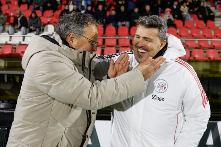 cambuur-trainer-henk-de-jong-wenst-oscar-garcia-succes